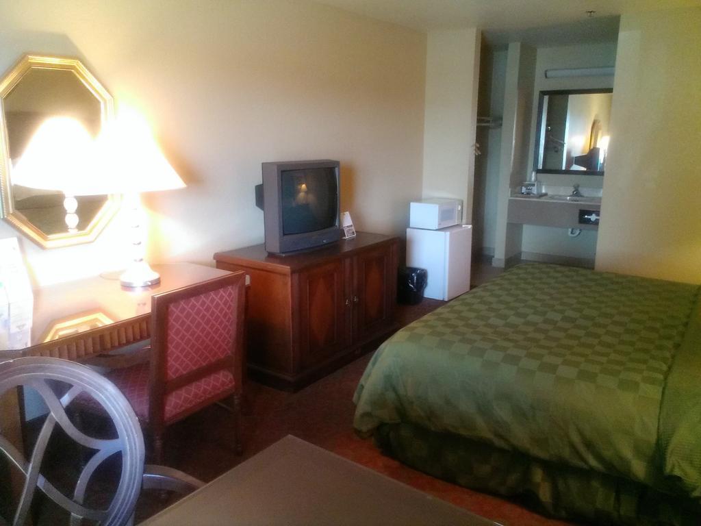 Days Inn By Wyndham Kingman East Dış mekan fotoğraf