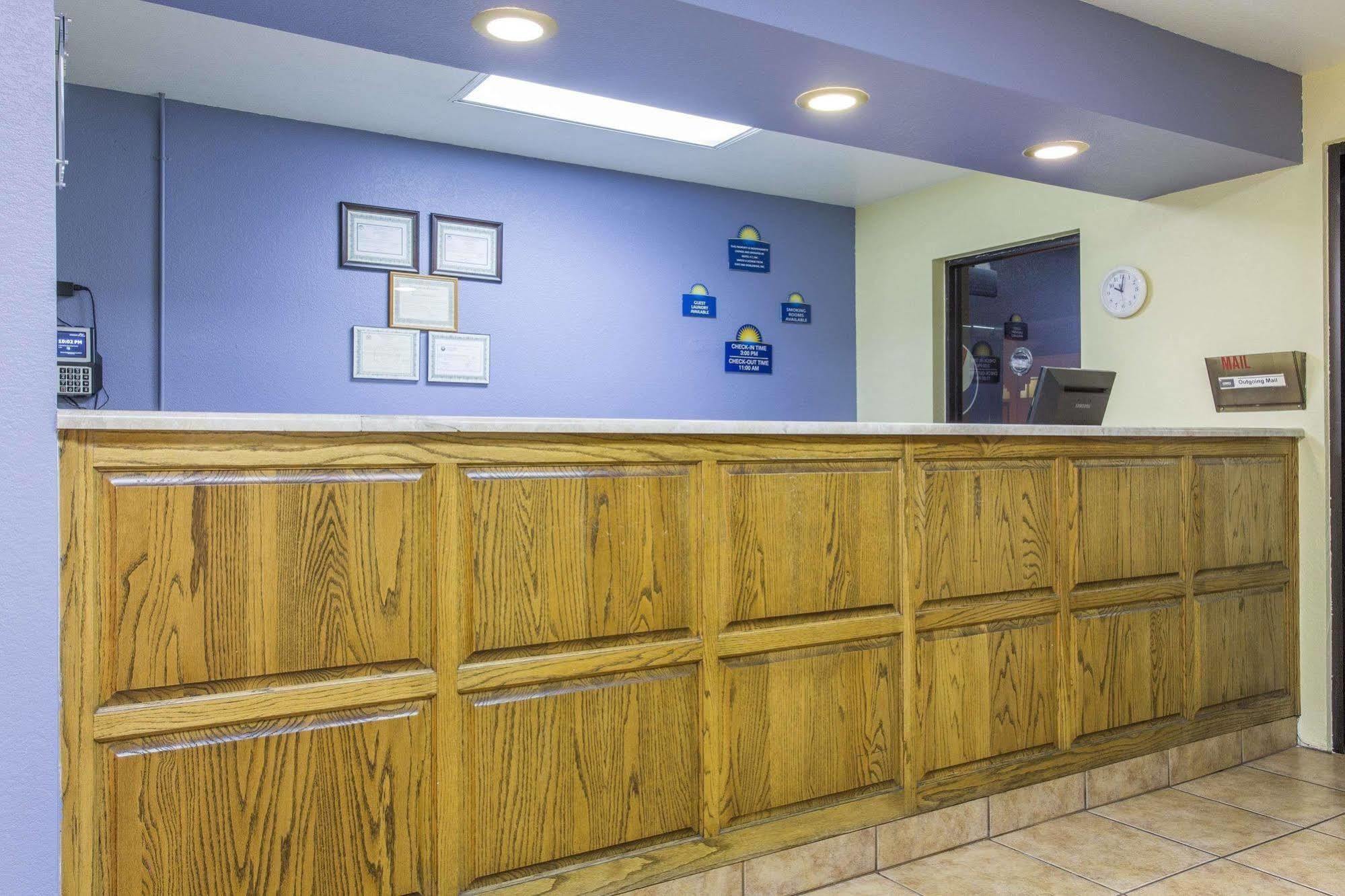Days Inn By Wyndham Kingman East Dış mekan fotoğraf